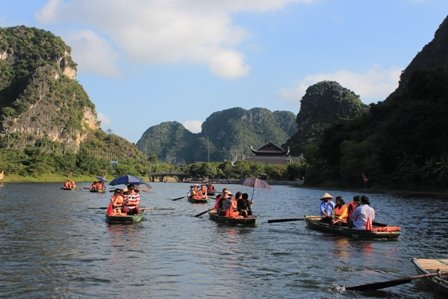 Các hãng lữ hành quốc tế gửi khách đến Việt Nam tham quan Quần thể danh thắng Tràng An